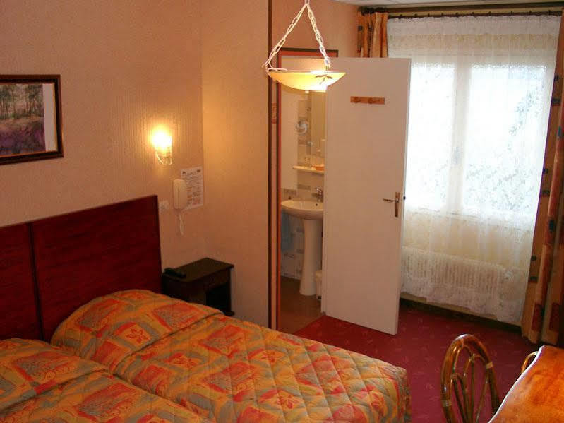 Hotel Le Chatelet Saint-Paul-de-Fenouillet Exterior foto